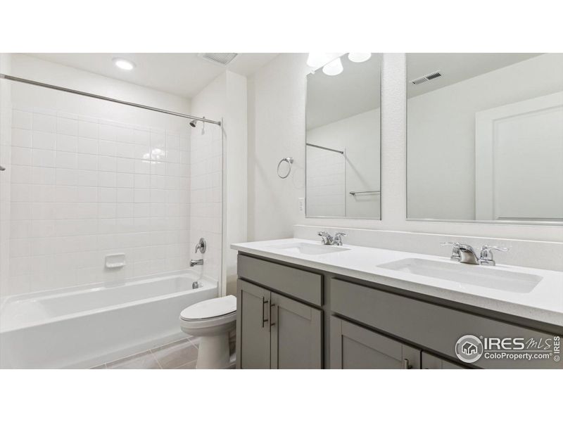 Furnished interior view inside a new home in Vantage, Berthoud (Image 10).