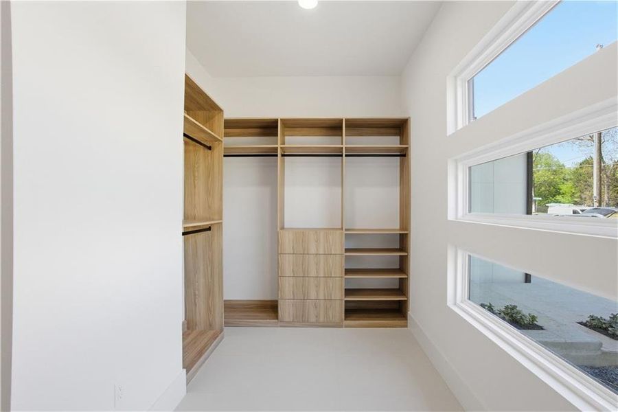 Spacious, unfurnished interior of a new home in , Duluth (Image 88).