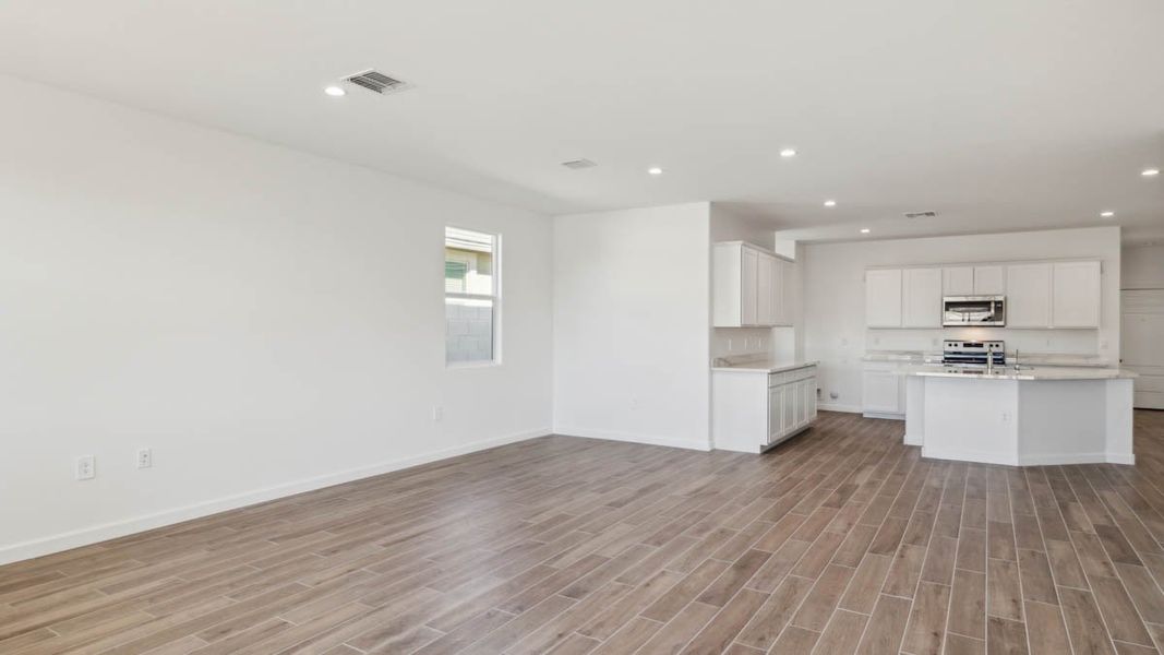 Spacious, unfurnished interior of a new home in Entrada Del Oro, Gold Canyon (Image 11). Spacious, unfurnished interior of a new home in Entrada Del Oro, Gold Canyon (Image 11).