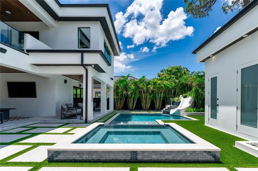 Exterior details and patio area of a home in , Tampa (Image 1).