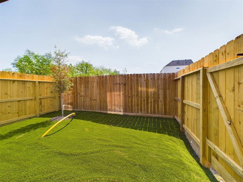 Back yards sizes vary from unit to unit!