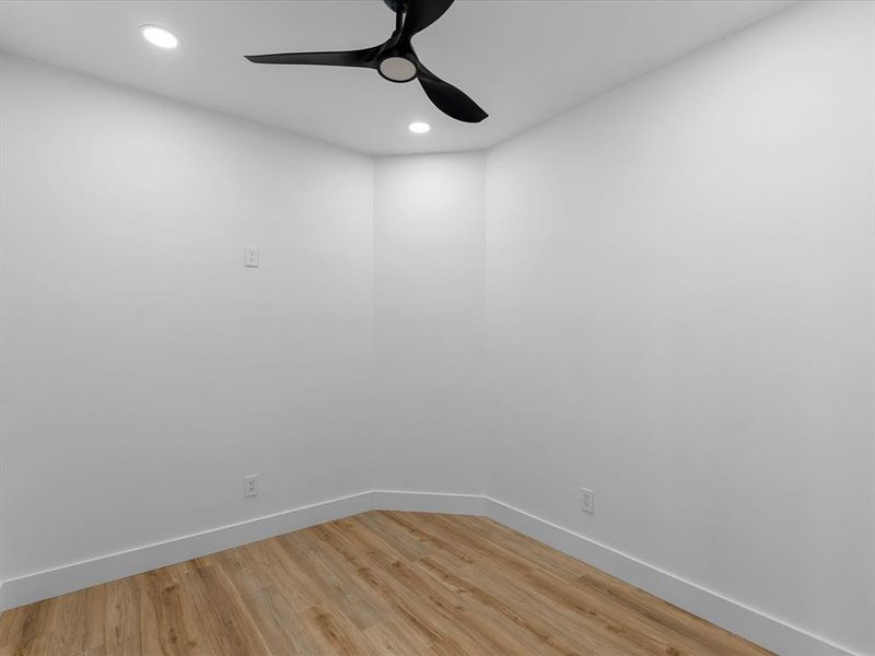 Spacious, unfurnished interior of a new home in , Granbury (Image 24).