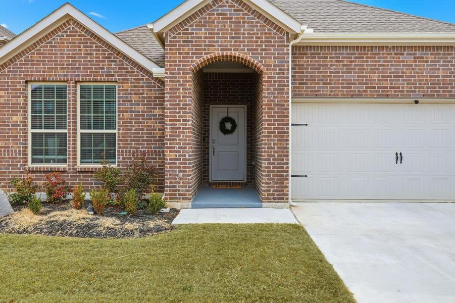 Exterior details and patio area of a home in , Aubrey (Image 21).