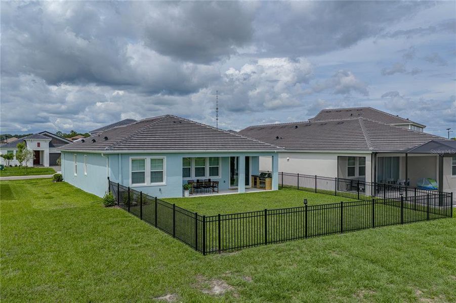 Exterior details and patio area of a home in , San Antonio (Image 30).