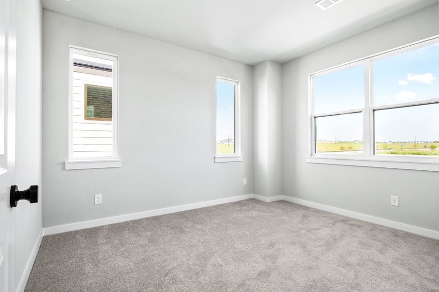 Spacious, unfurnished interior of a new home in Ten Mile Creek, Celina (Image 29).