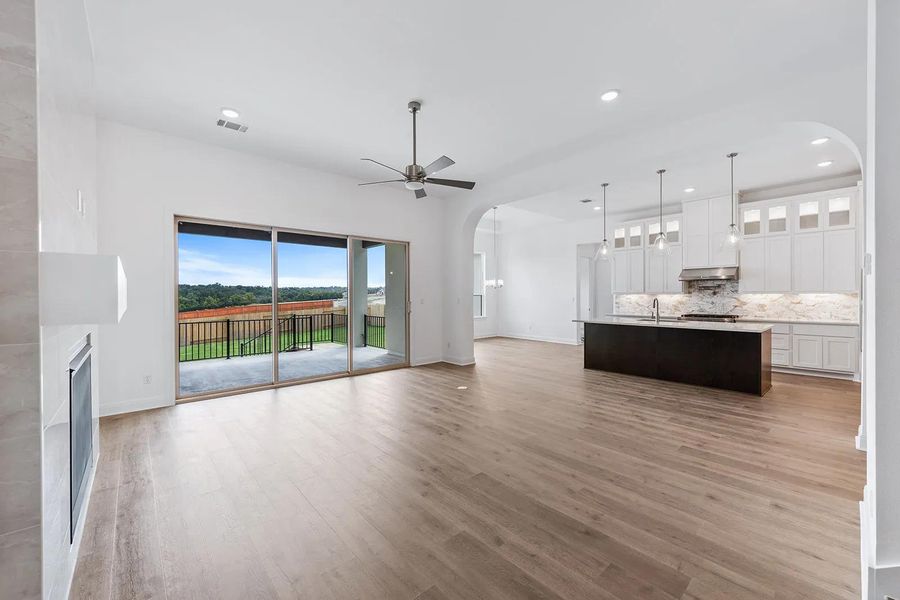 Colinas B Family Room