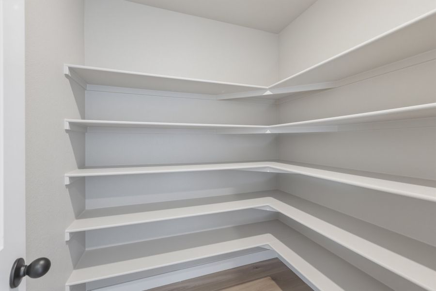 Spacious, unfurnished interior of a new home in The Aurora Highlands, Aurora (Image 12).