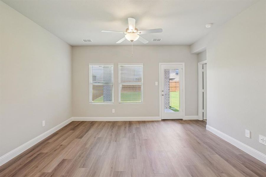 Spacious, unfurnished interior of a new home in Simpson Crossing - Spring Series, McKinney (Image 19).