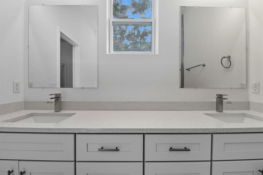 Close-up of interior finishes inside a home in , Dunnellon (Image 9).