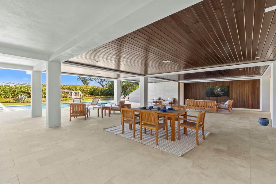 Exterior details and patio area of a home in , Jupiter Island (Image 32).