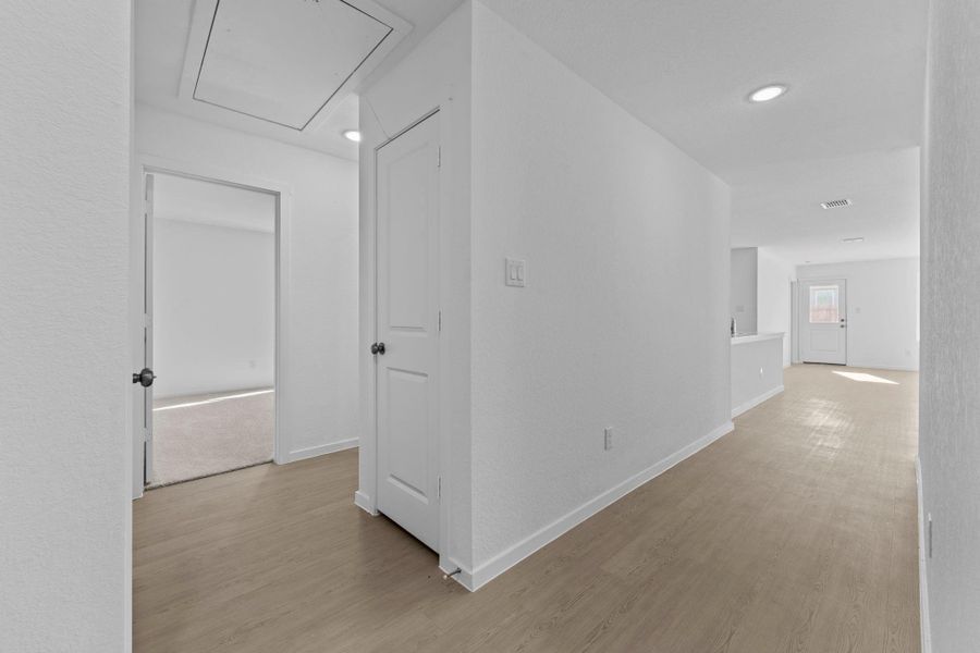 Spacious, unfurnished interior of a new home in Friendship Oaks, Fredericksburg (Image 16).