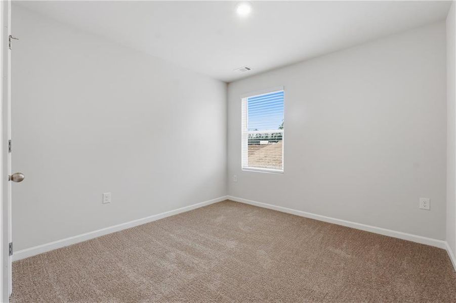 Spacious, unfurnished interior of a new home in Moss Creek, Hogansville (Image 17).