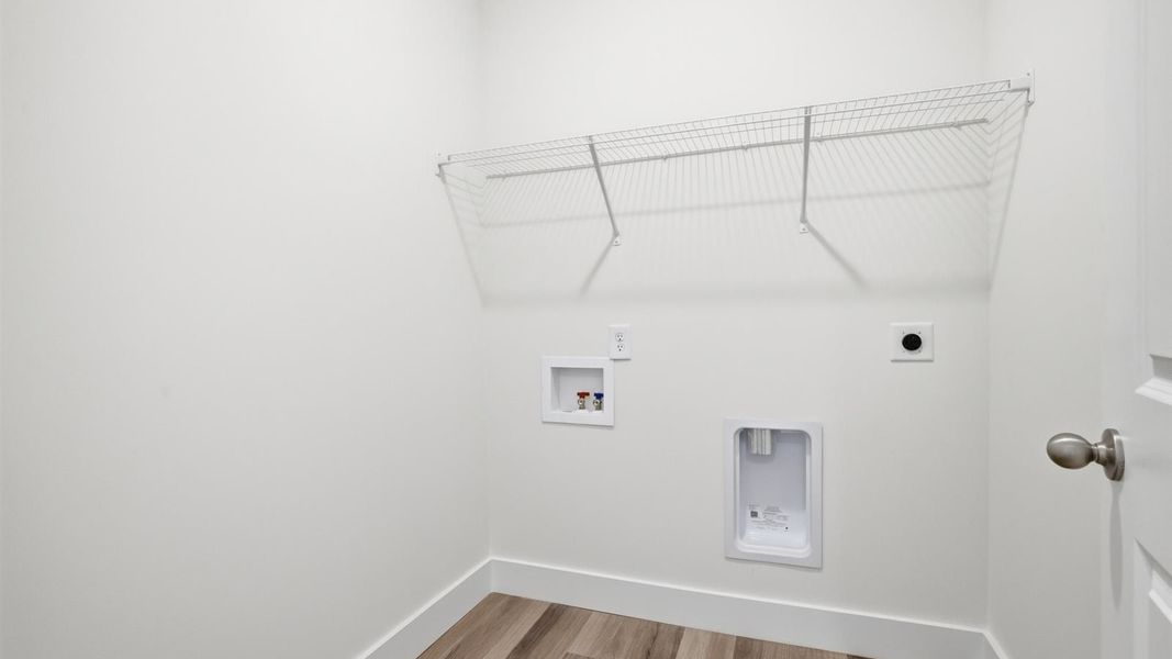 Spacious, unfurnished interior of a new home in Millstone Village, Morristown (Image 19).