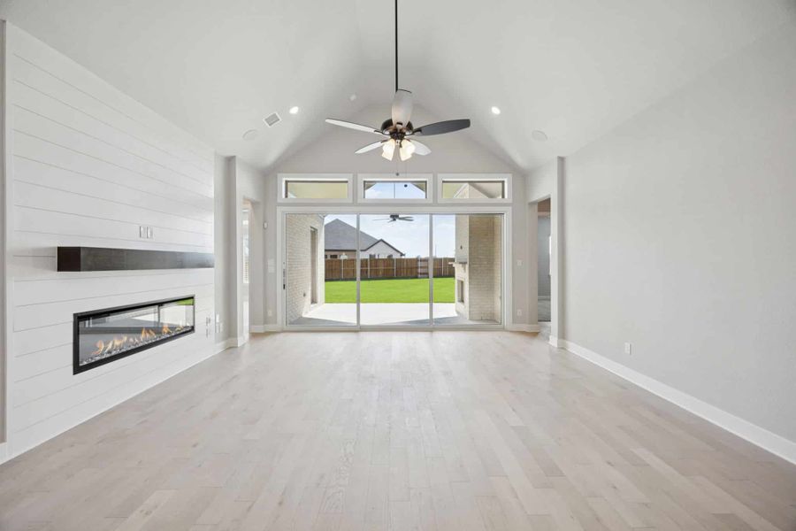 Spacious, unfurnished interior of a new home in Lakeview Heights, Azle (Image 18).