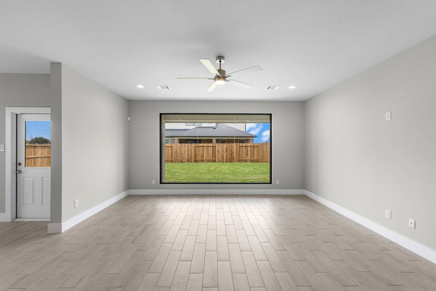 Spacious, unfurnished interior of a new home in Morton Creek Ranch, Katy (Image 16).