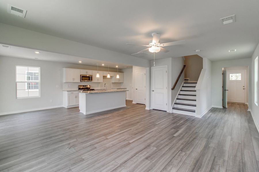 Spacious, unfurnished interior of a new home in Bluefield, Lexington (Image 16).