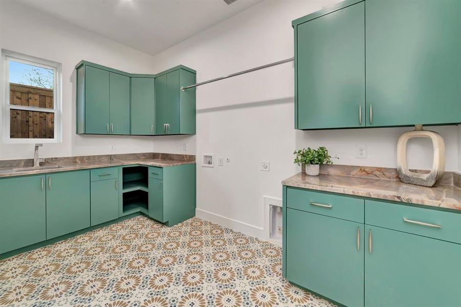 Furnished interior view inside a new home in , Dallas (Image 10).