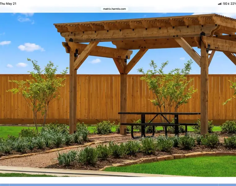 Community amenities in Olympia Falls, Fresno (Image 3).