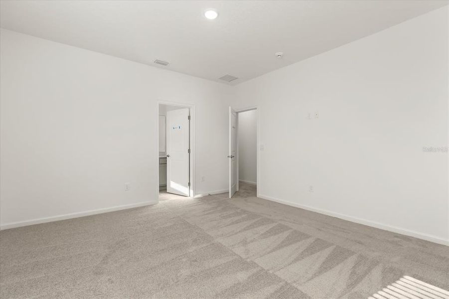 Spacious, unfurnished interior of a new home in , Orlando (Image 29).