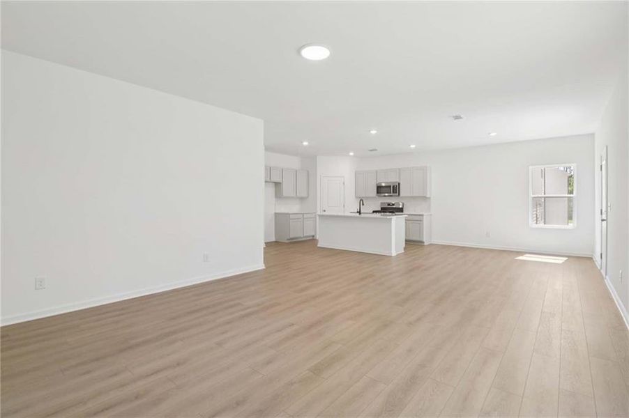 Spacious, unfurnished interior of a new home in The Pointe at Heron Bay, Locust Grove (Image 29).