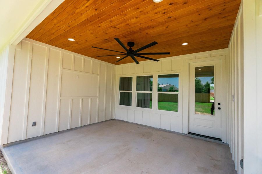 Covered patio pre-wired for TV installation perferct for entertaining