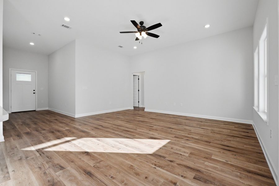 Spacious, unfurnished interior of a new home in Barton's Bend, Crestview (Image 36). Spacious, unfurnished interior of a new home in Barton's Bend, Crestview (Image 36).