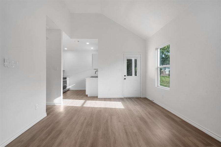 Spacious, unfurnished interior of a new home in , Whitewright (Image 13).