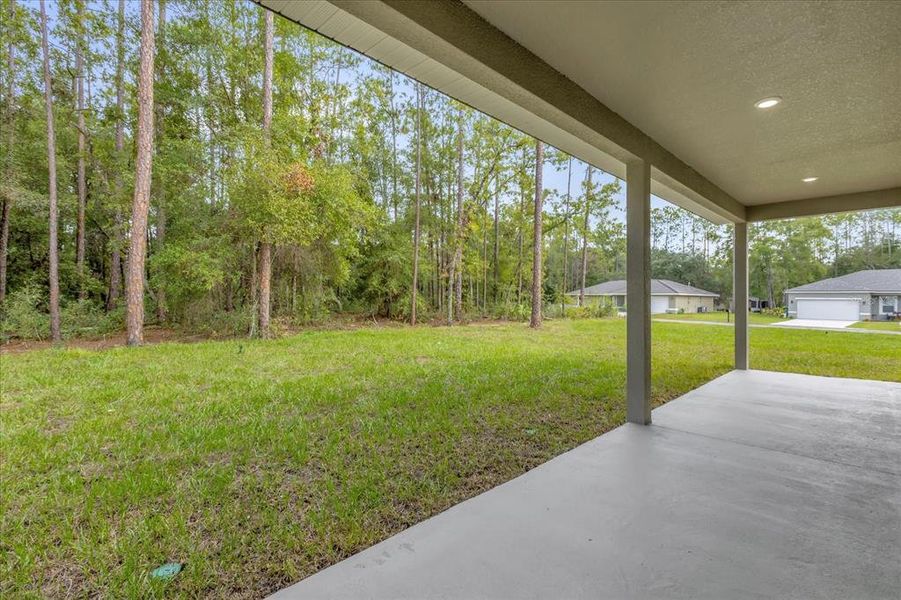 Exterior details and patio area of a home in , Citrus Springs (Image 14).