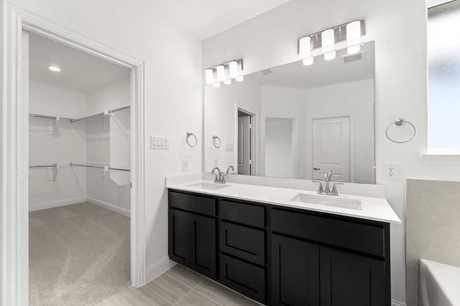 Furnished interior view inside a new home in Creekside, Royse City (Image 10).