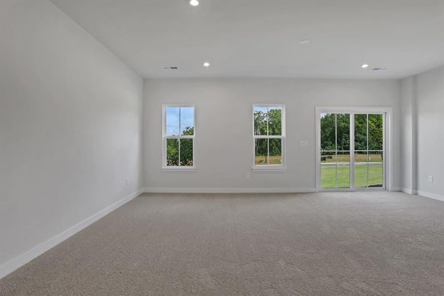 Spacious, unfurnished interior of a new home in Laurel Fields, Gainesville (Image 31).