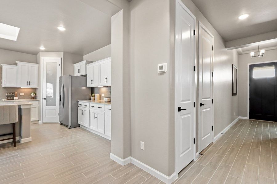Representative furnished interior of a home built from the Pershing by Hakes Brothers in Paseo Del Este, El Paso (Image 33).