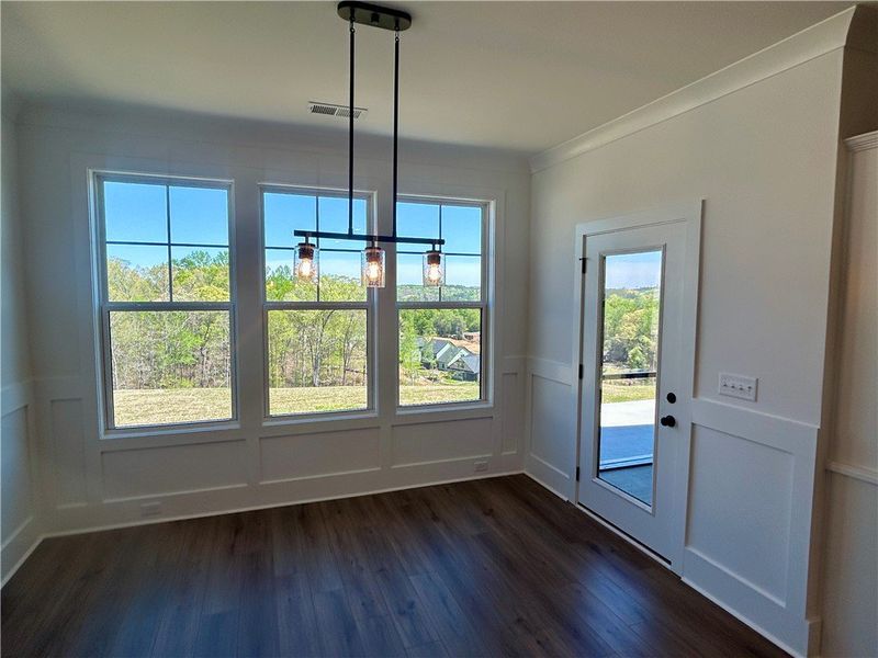 Spacious, unfurnished interior of a new home in Edwards Ridge, Central (Image 16).