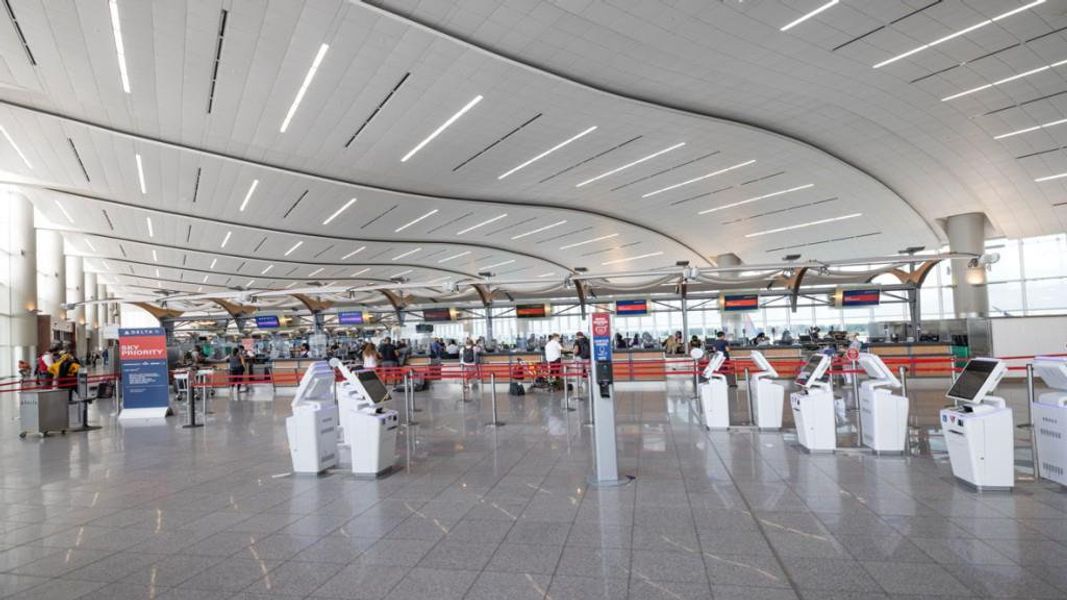 Image 27 of a home in Pointe Park.