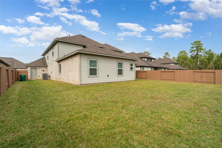 Exterior details and patio area of a home in Fosters Ridge 60's, Conroe (Image 25). Exterior details and patio area of a home in Fosters Ridge 60's, Conroe (Image 25).