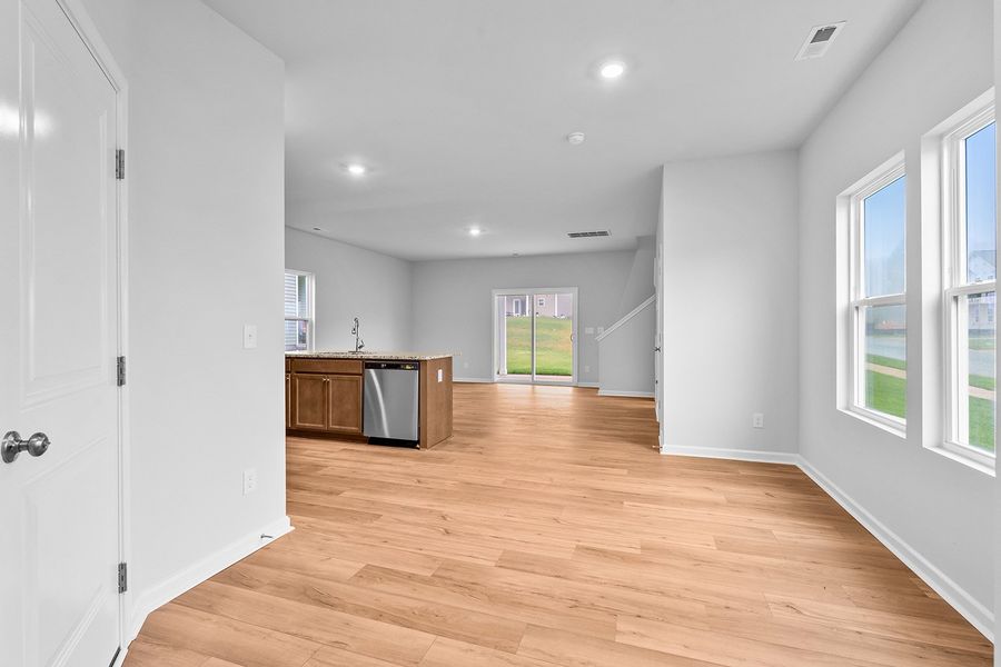 Spacious, unfurnished interior of a new home in Hanes Lake, Winston-Salem (Image 14).