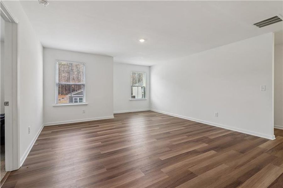 Spacious, unfurnished interior of a new home in , Gainesville (Image 20).