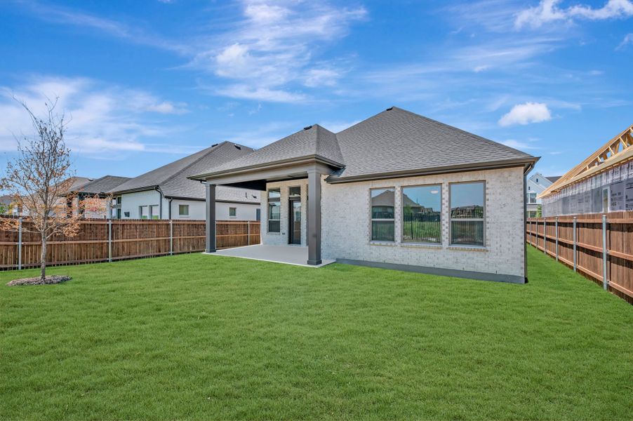 Exterior details and patio area of a home in Tavolo Park Cottages, Fort Worth (Image 3).