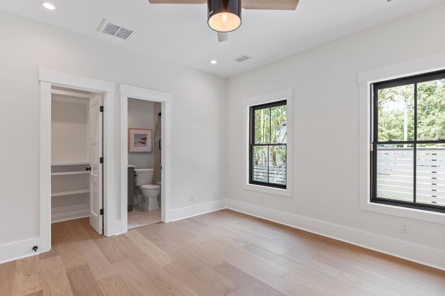 Spacious, unfurnished interior of a new home in , Charleston (Image 59).