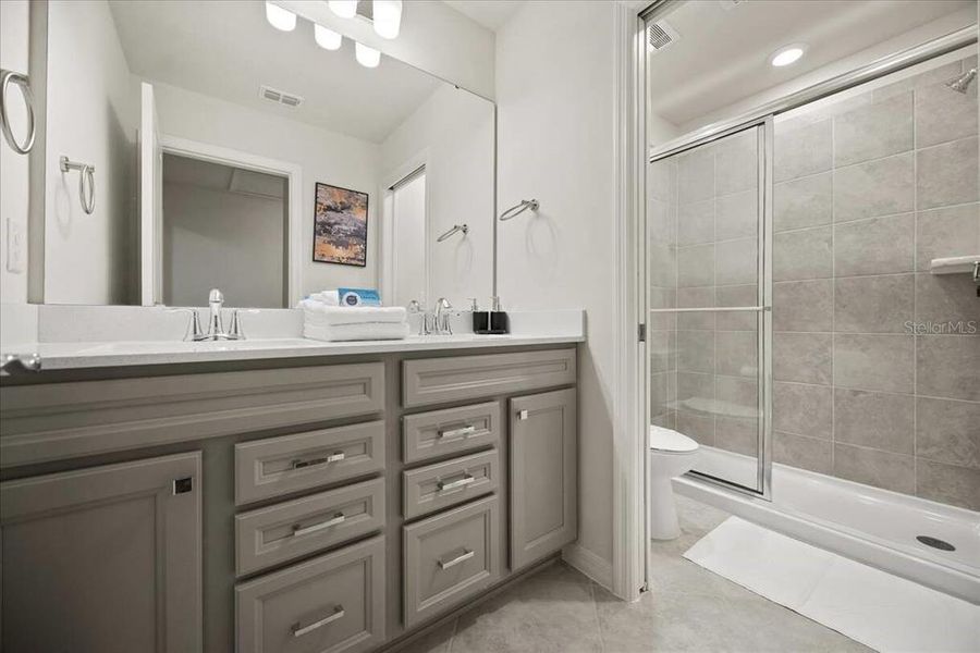 Furnished interior view inside a new home in , Clermont (Image 23).