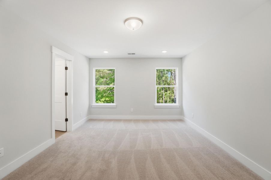 Spacious, unfurnished interior of a new home in Blythe Mill Townhomes, Waxhaw (Image 23).