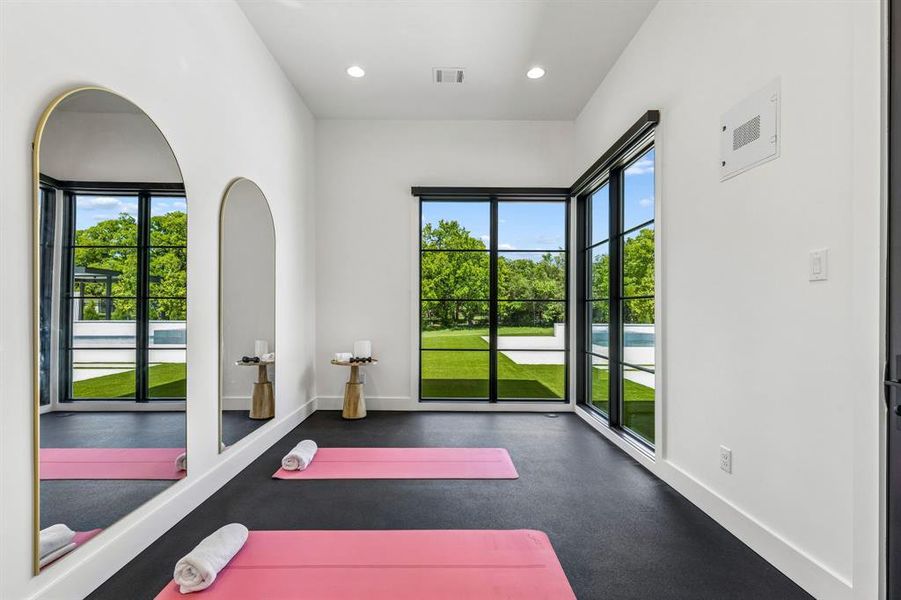 Image 33 of a home in . Image 33 of a home in .