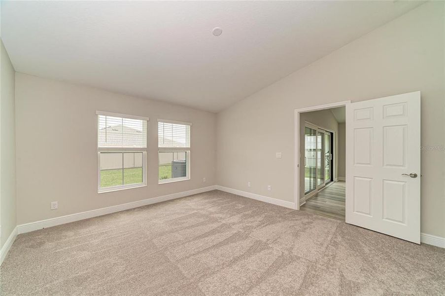 Spacious, unfurnished interior of a new home in Crosswind Point, Parrish (Image 28).