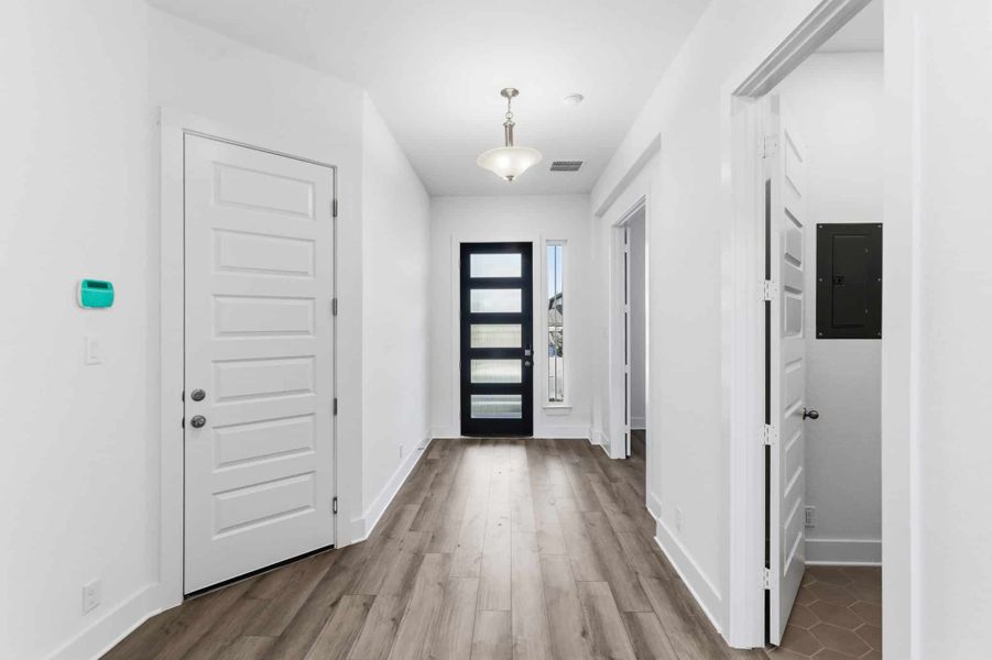 Spacious, unfurnished interior of a new home in Buffalo Crossing, Cibolo (Image 19). Spacious, unfurnished interior of a new home in Buffalo Crossing, Cibolo (Image 19).