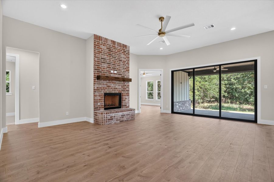 Spacious, unfurnished interior of a new home in Cartwright Ranch, Weatherford (Image 24). Spacious, unfurnished interior of a new home in Cartwright Ranch, Weatherford (Image 24).