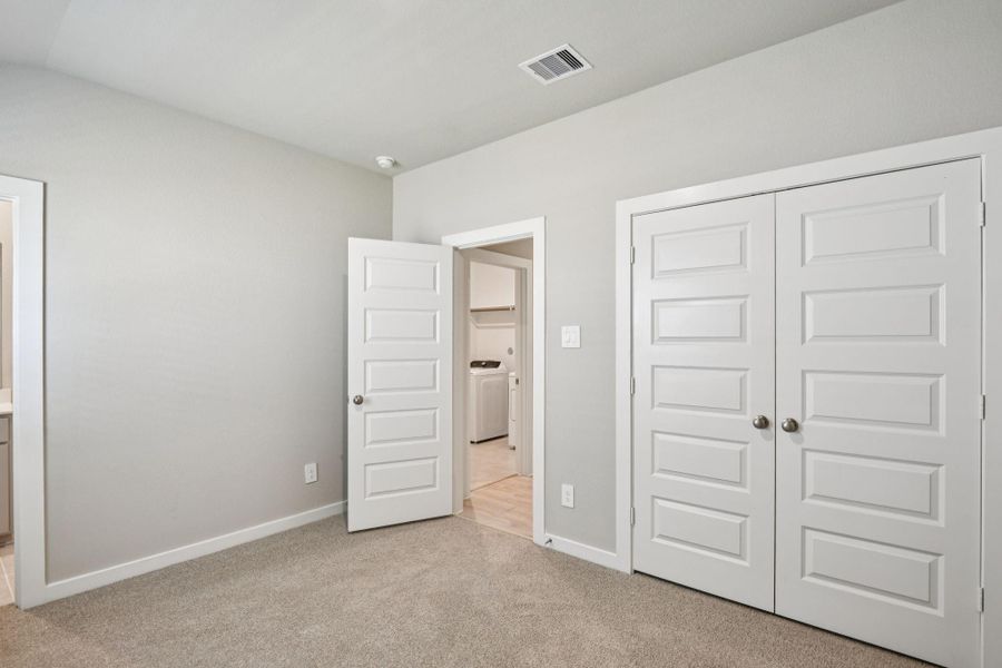 Spacious, unfurnished interior of a new home in Stewart's Ranch, Conroe (Image 17).