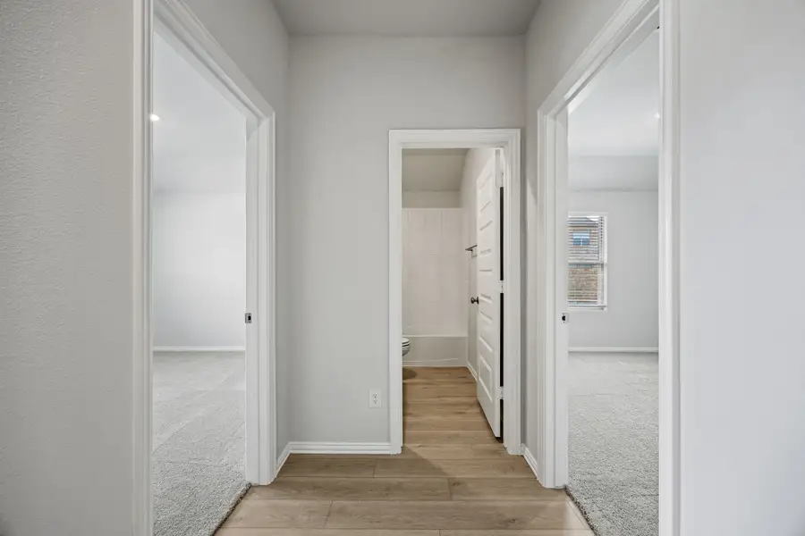 Spacious, unfurnished interior of a new home in Rolling Ridge, Van Alstyne (Image 20).
