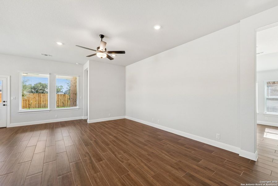 Spacious, unfurnished interior of a new home in Davis Ranch 50', San Antonio (Image 31).
