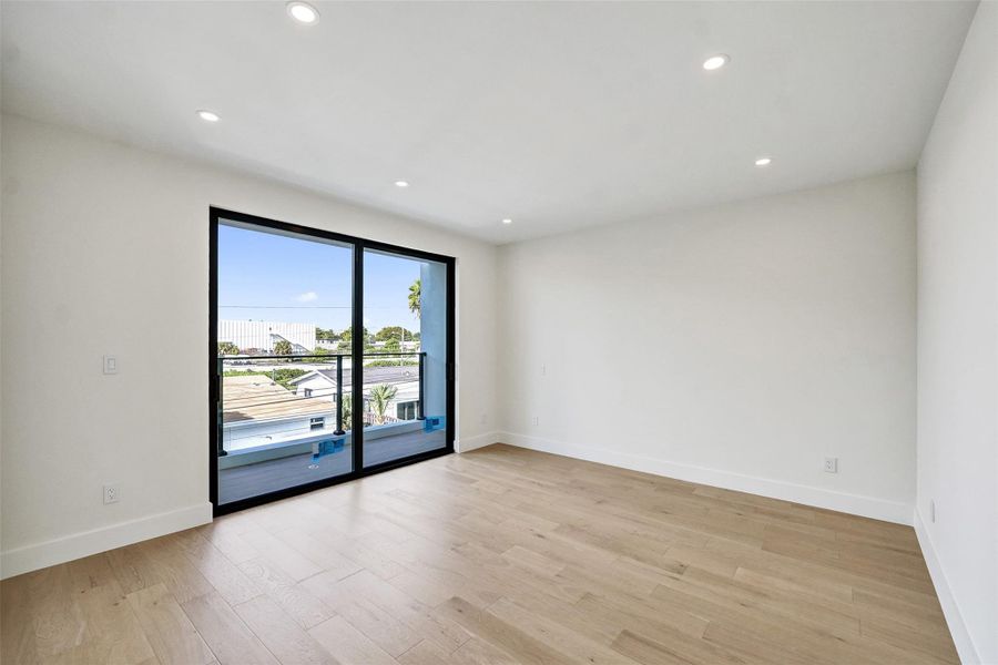 Spacious, unfurnished interior of a new home in , Fort Lauderdale (Image 68). Spacious, unfurnished interior of a new home in , Fort Lauderdale (Image 68).