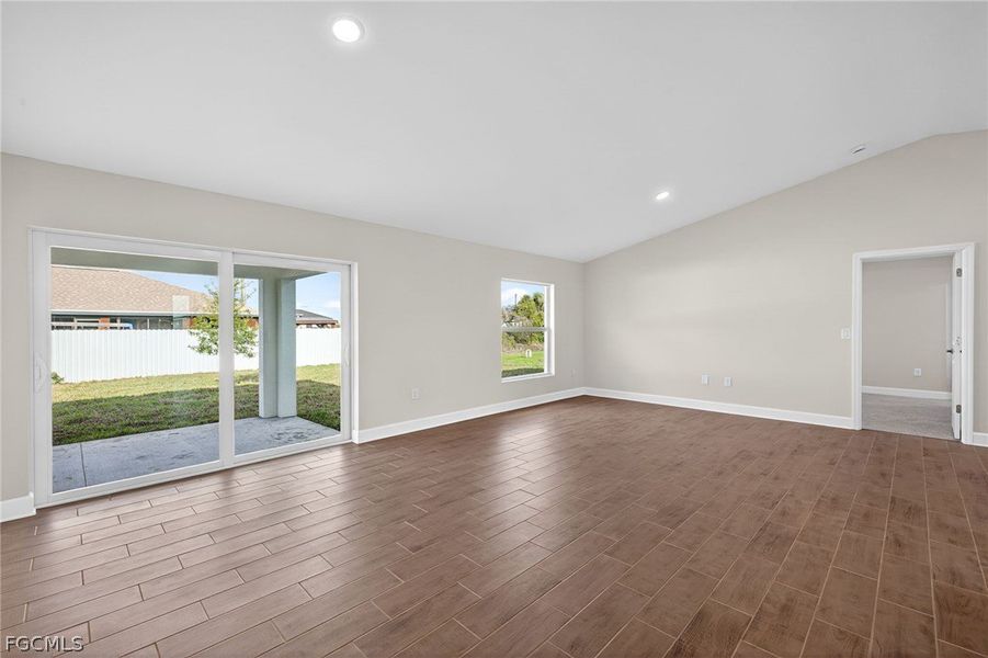 Spacious, unfurnished interior of a new home in Cape Coral, Cape Coral (Image 19).