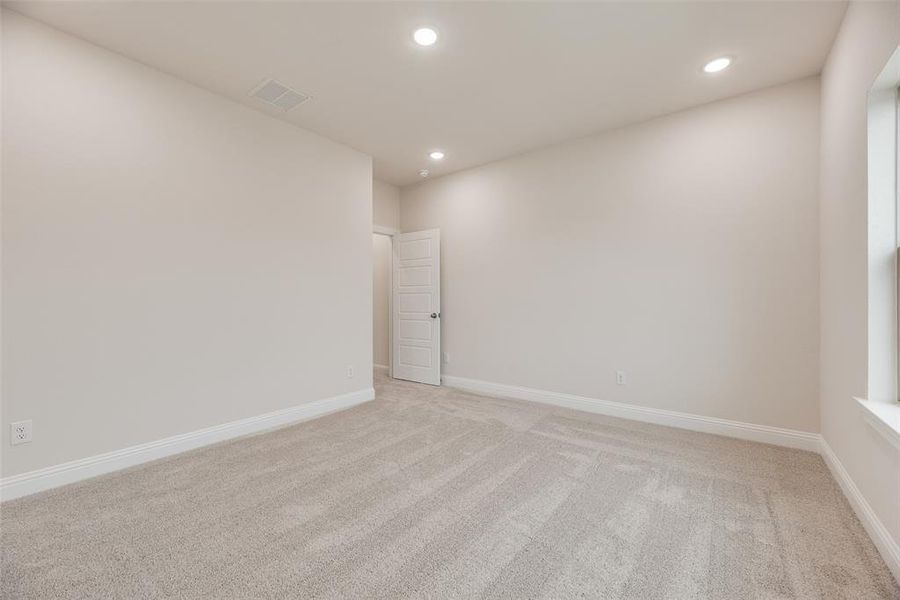 Spacious, unfurnished interior of a new home in Villages of Creekwood, Frisco (Image 22).